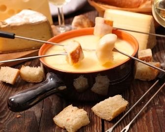 Швейцарская авиакомпания включила сырное фондю в зимнее меню