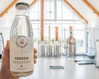 В Канаде начали выпускать водку, сделанную из коровьего молока
