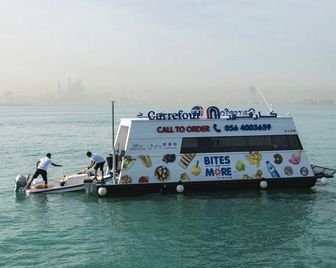 В Арабских Эмиратах появился первый в мире плавучий супермаркет