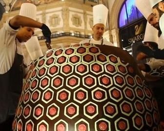 В Милане создали самый большой в мире рождественский кекс